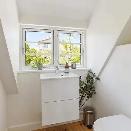 Beautiful With Ocean Views And A Large Garden Villa Snekkersten